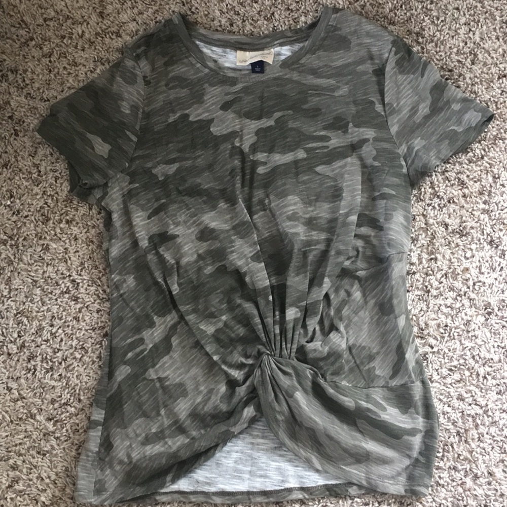 Camo  print twist front short sleeve t-shirt